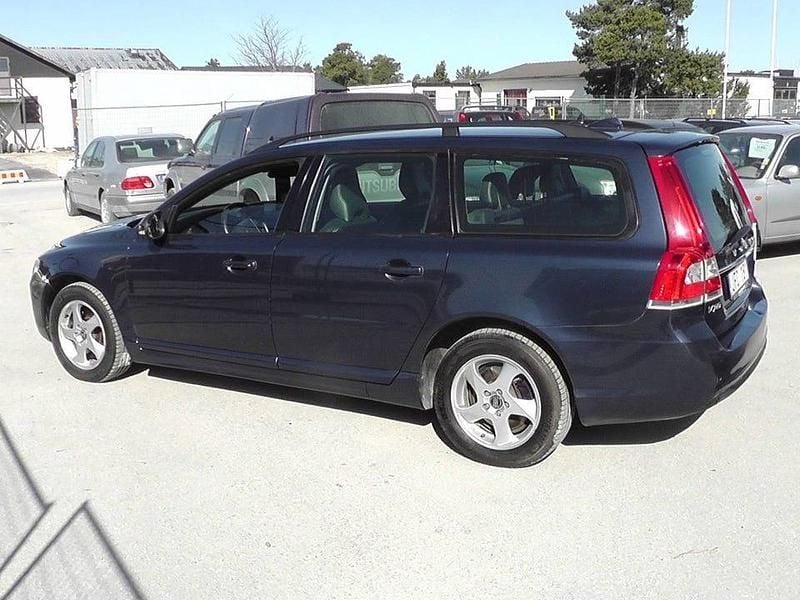 Blå (blåmetallic) Begagnad 2013 Volvo V70 Kinetic Kombi | 109 000 kr - Bild 1/4
