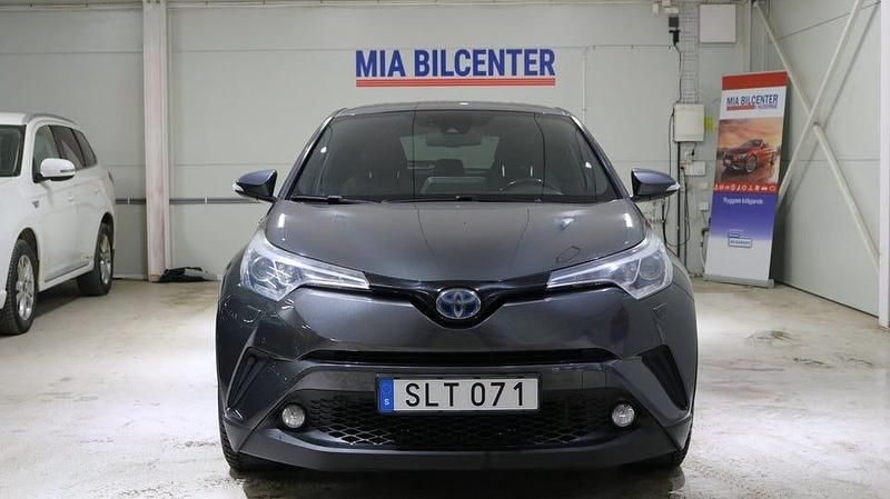 Begagnad Toyota C-HR Executive 122 HK (89 kW) 2017 Grå SUV