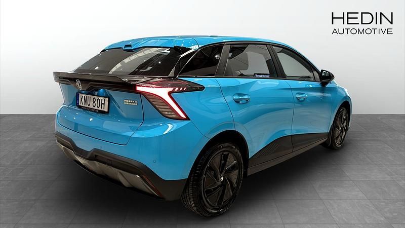 Begagnad MG MG4 EV 125 kW (170 HK) 2023 Blå Halvkombi