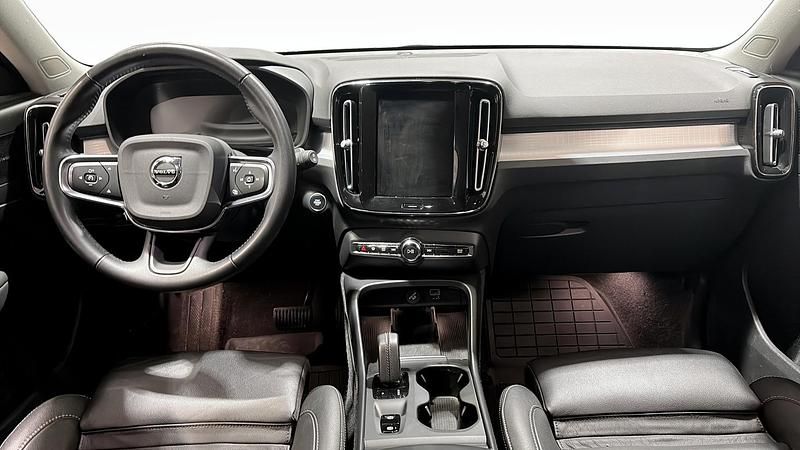 Begagnad Volvo XC40 2021 Svart SUV
