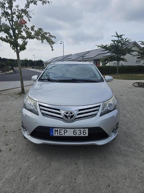 Silver Begagnad 2012 Toyota Avensis Business Edition Kombi | 59 000 kr (Marknadspris) - Bild 1/4