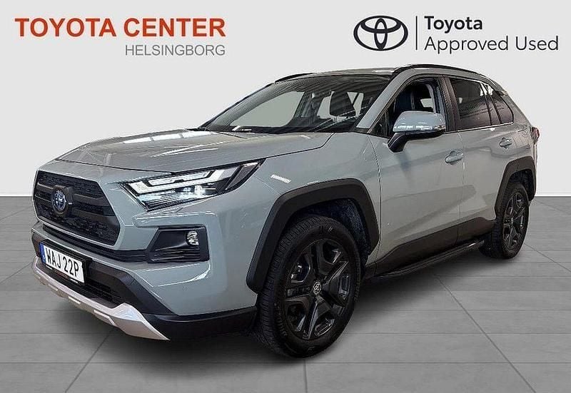 Grön Begagnad 2022 Toyota RAV4 Hybrid SUV | 419 900 kr (Marknadspris) - Bild 1/4
