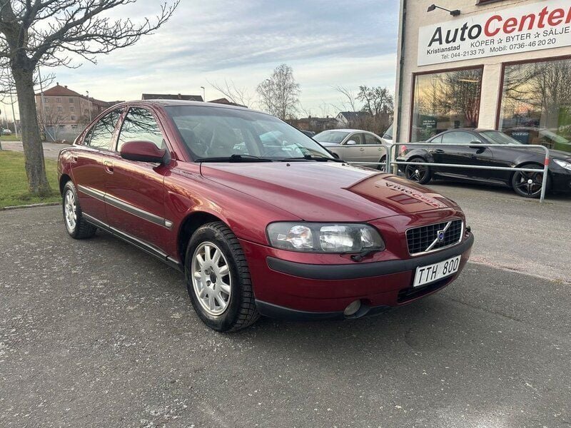 Röd Begagnad 2002 Volvo S60 Business Edition Sedan | 39 000 kr (Marknadspris) - Bild 1/4
