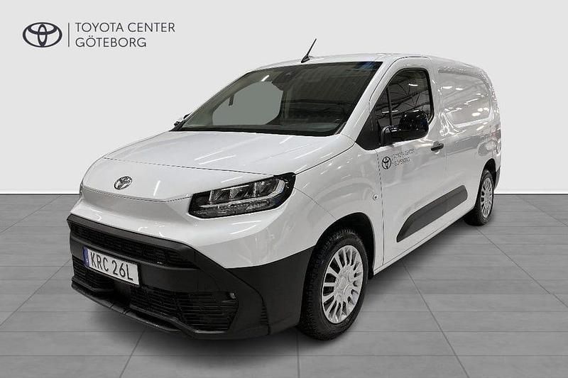 Vit Begagnad 2024 Toyota Proace City City Minibuss | 329 900 kr (Marknadspris) - Bild 1/4