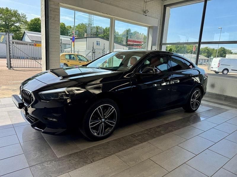 Svart Begagnad 2021 BMW 218 Sport Line Sportkupé | 289 000 kr (Marknadspris) - Bild 1/4