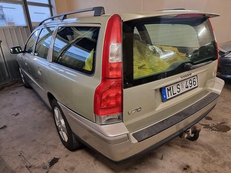 Begagnad Volvo V70 Kinetic 170 HK (125 kW) 2006 Brun Kombi