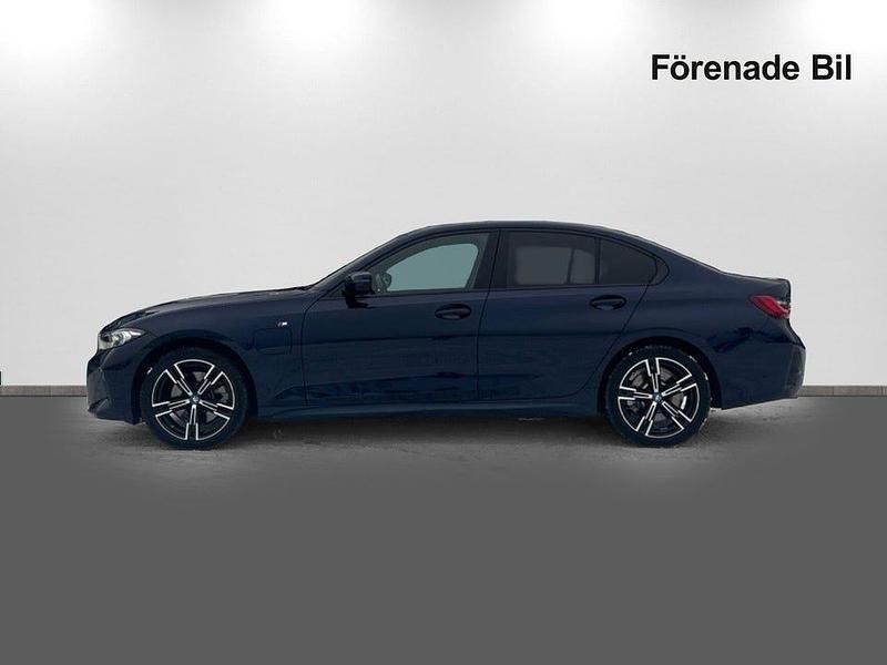 Begagnad BMW 330 M Sport 292 HK (214 kW) 2024 Tanzanite blå metallic Sedan