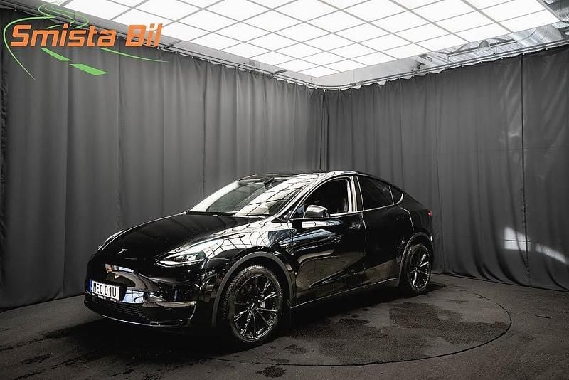 Begagnad Tesla Model Y Long Range AWD 378 kW (514 HK) 2023 Svart SUV