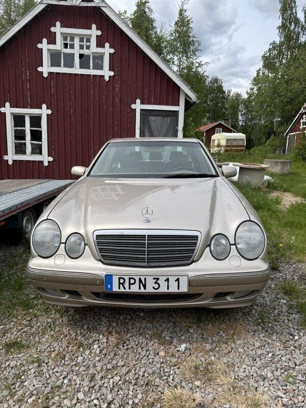 Brun Begagnad 2000 Mercedes E280 Elegance Sedan | 40 000 kr - Bild 1/4