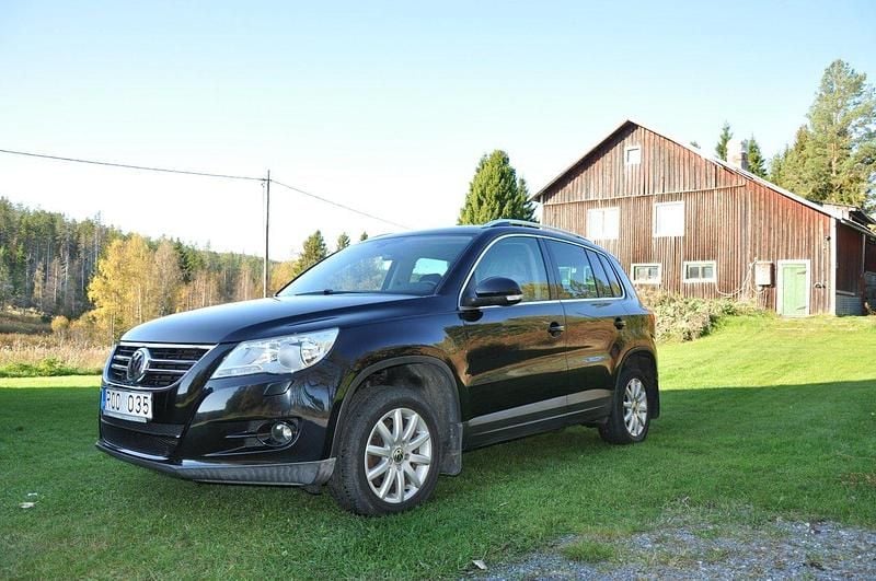 Svart Begagnad 2008 VW Tiguan Sportline SUV | 40 000 kr (Bra pris) - Bild 1/4