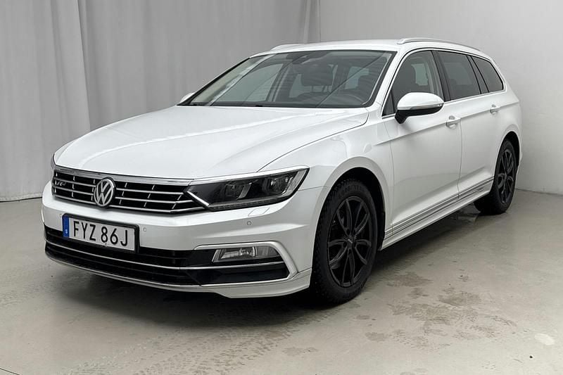 Vit Begagnad 2019 VW Passat Executive | 239 900 kr (Marknadspris) - Bild 1/4
