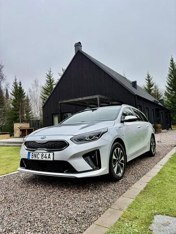 Grå Begagnad 2021 Kia Ceed Sportswagon Kombi | 210 000 kr (Bra pris) - Bild 1/3