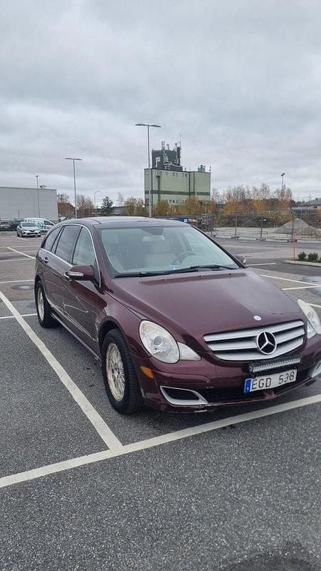 Röd Begagnad 2007 Mercedes R320 Minibuss | 49 000 kr (Marknadspris) - Bild 1/4