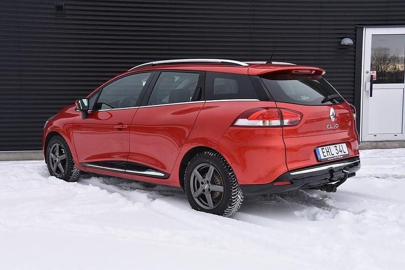 Begagnad Renault Clio GrandTour Intens 90 HK (66 kW) 2019 Röd Kombi