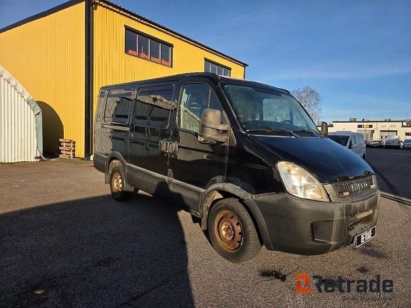 Begagnad Iveco Daily 116 HK (85 kW) 2012 Svart