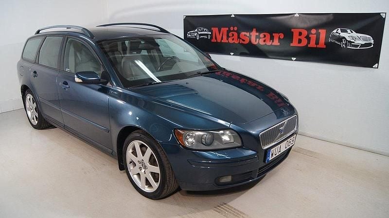 Blå Begagnad 2005 Volvo V50 Momentum Kombi | 24 900 kr (Marknadspris) - Bild 1/4