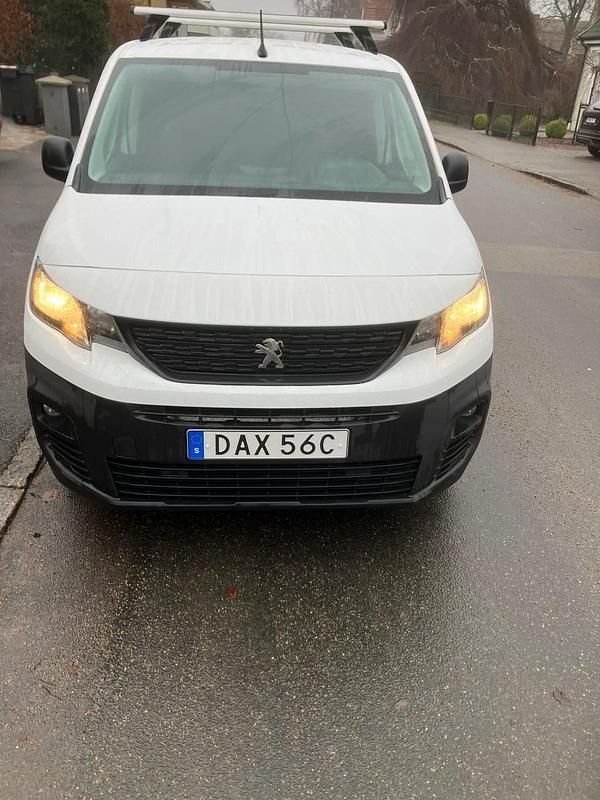 Begagnad 2020 Peugeot Partner Minibuss | 115 000 kr (Superpris) - Bild 1/4