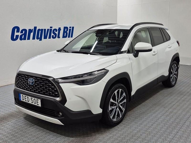Vit Begagnad 2022 Toyota Corolla Cross Style SUV | 359 000 kr (Lite dyr) - Bild 1/4