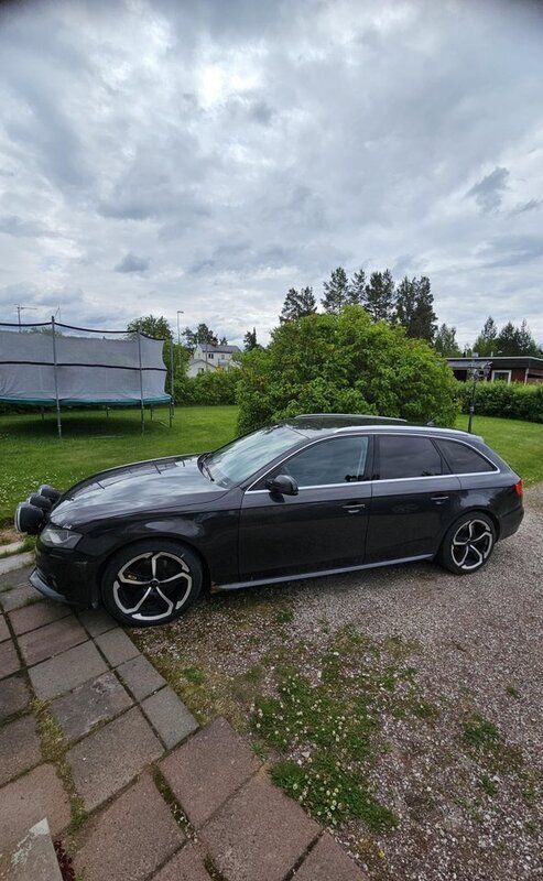 Grå Begagnad 2011 Audi A4 Kombi | 49 000 kr (Bra pris) - Bild 1/4