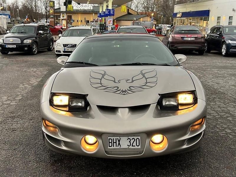 Begagnad Pontiac Firebird 314 HK (230 kW) 2001 Silver