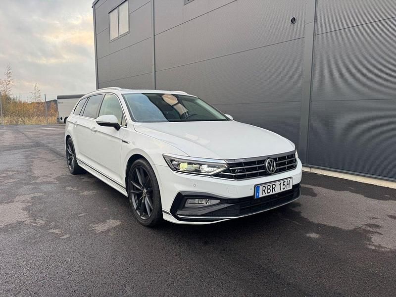 Vit Begagnad 2020 VW Passat GT Kombi | 239 900 kr (Marknadspris) - Bild 1/4