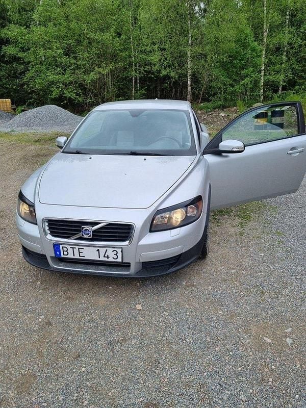 Begagnad 2009 Volvo C30 Halvkombi | 70 000 kr (Marknadspris) - Bild 1/4