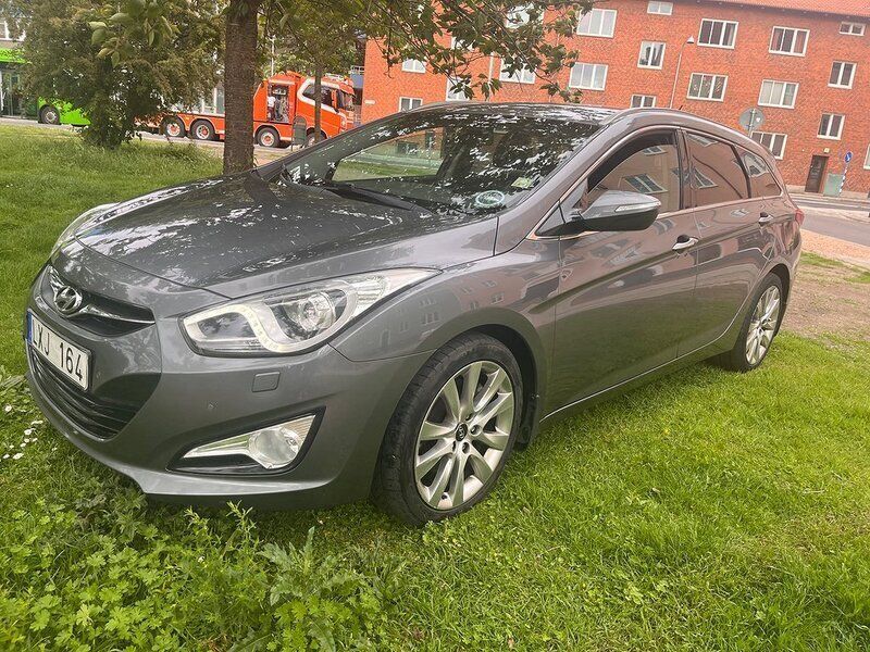 Silver Begagnad 2011 Hyundai i40 Kombi | 79 500 kr (Marknadspris) - Bild 1/4