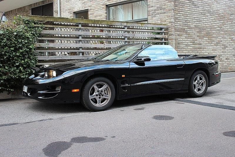 Begagnad Pontiac Firebird 309 HK (227 kW) 1998 Svart Cab