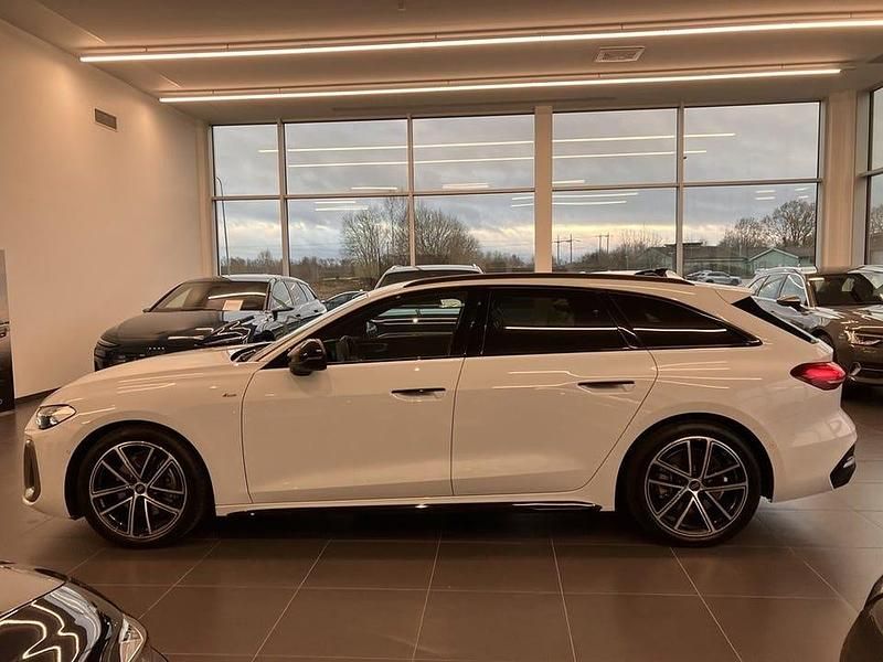 Begagnad Audi A5 S-Line 204 HK (150 kW) 2025 Glaciärvit metallic Kombi