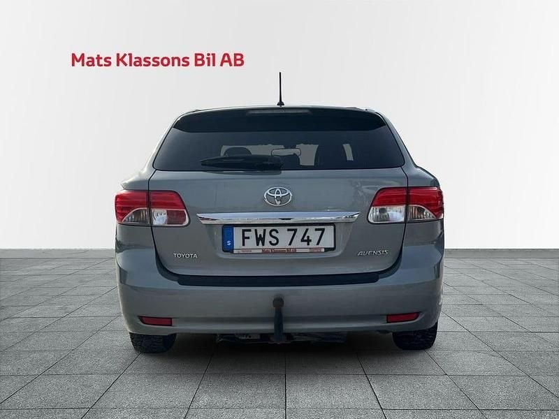 Begagnad Toyota Avensis Edition 125 HK (91 kW) 2015 Ljusgrå Kombi