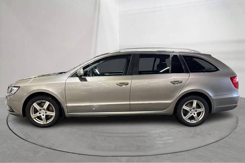 Begagnad Skoda Superb 140 HK (102 kW) 2015 Ljusbrun Kombi