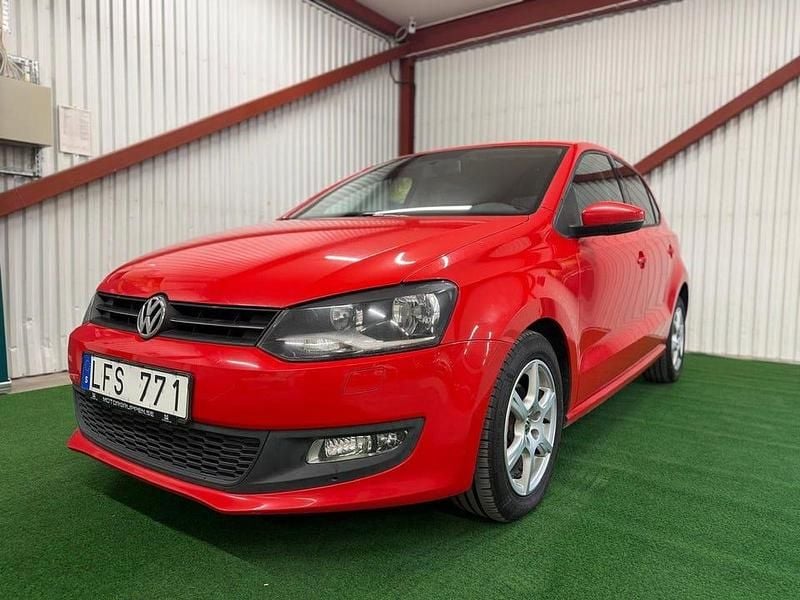 Röd Begagnad 2011 VW Polo Halvkombi | 52 400 kr (Marknadspris) - Bild 1/4