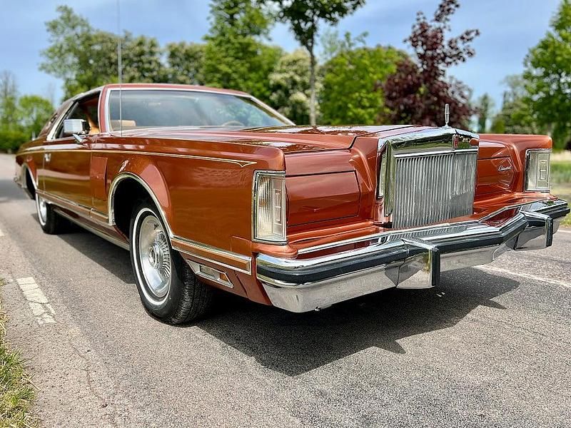 Begagnad Lincoln Continental 208 HK (152 kW) 1977 Sportkupé