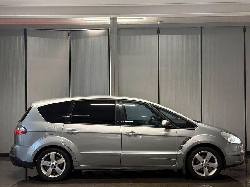Begagnad Ford S-MAX S 140 HK (102 kW) 2009 Grå Minibuss