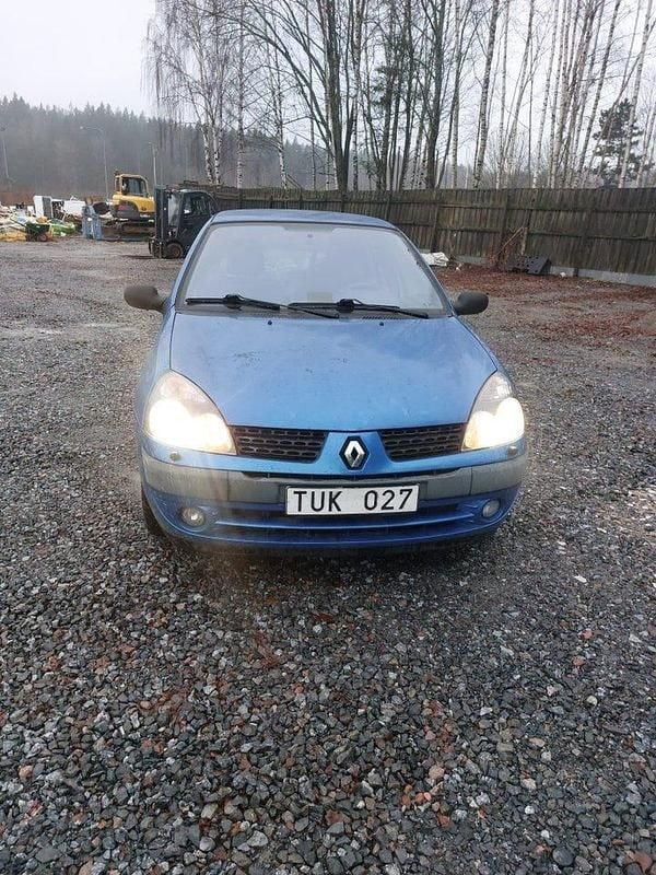 Blå Begagnad 2002 Renault Clio II Halvkombi | 16 900 kr (Marknadspris) - Bild 1/4
