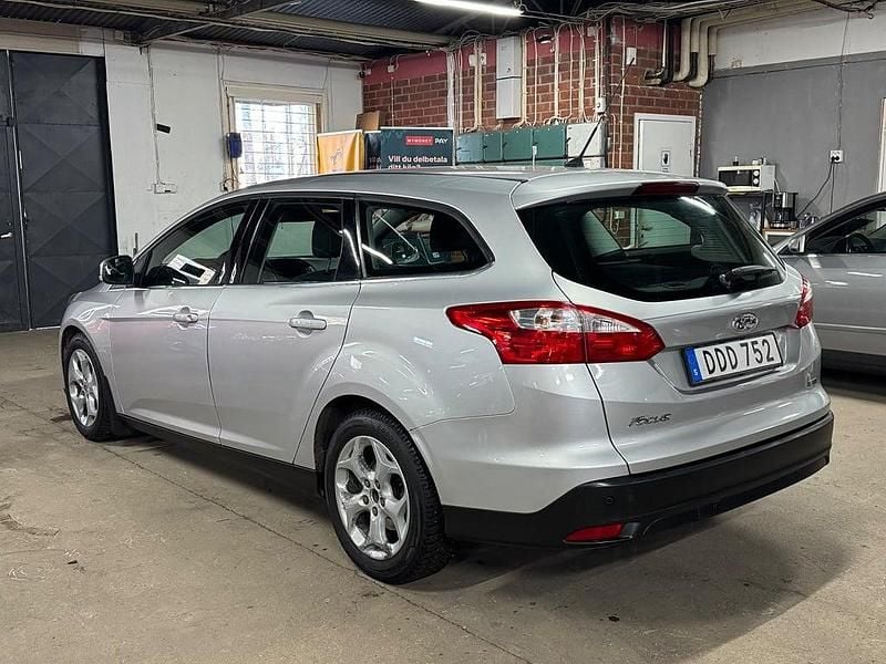 Begagnad Ford Focus Titanium 125 HK (91 kW) 2014 Grå Kombi