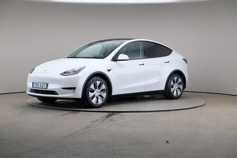 Vit Begagnad 2024 Tesla Model Y Standard Range SUV | 395 000 kr (Marknadspris) - Bild 1/4