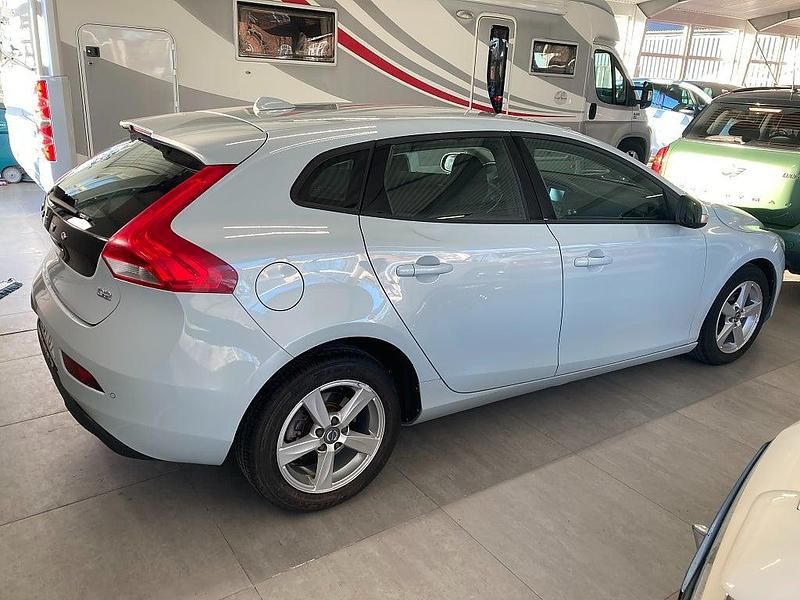 Begagnad Volvo V40 Kinetic 116 HK (85 kW) 2015 Ljusblå Halvkombi