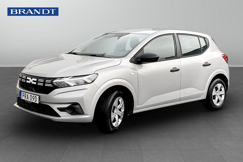 Grå Begagnad 2023 Dacia Sandero Essentiel Halvkombi | 134 900 kr (Marknadspris) - Bild 1/4