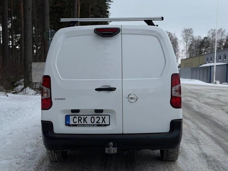 Begagnad Opel Combo 102 HK (75 kW) 2020 Vit Minibuss