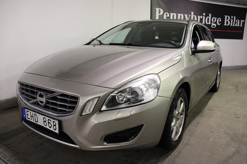 Ljusbrun (brun) Begagnad 2012 Volvo V60 Momentum Kombi | 79 900 kr (Superpris) - Bild 1/4