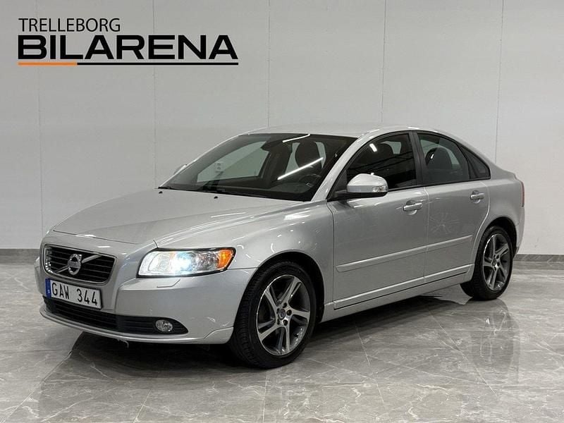 Ljusgrå (grå) Begagnad 2012 Volvo S40 Momentum Sedan | 79 900 kr (Lite dyr) - Bild 1/4