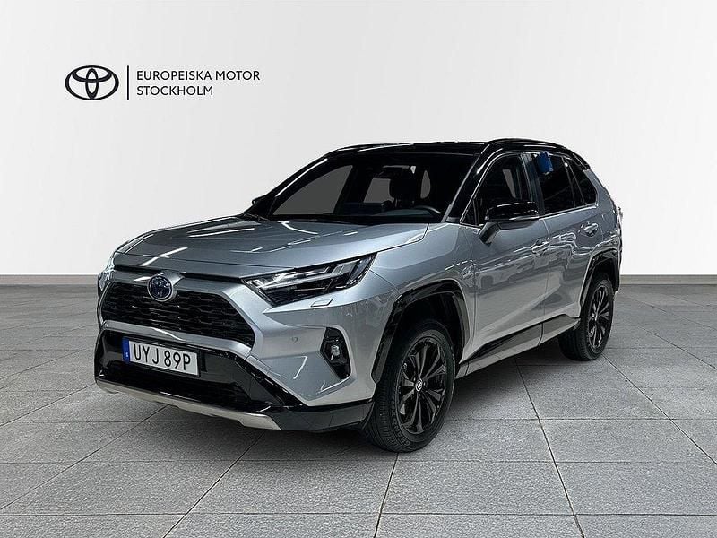 Grå Begagnad 2024 Toyota RAV4 Hybrid Style SUV | 434 900 kr (Bra pris) - Bild 1/4