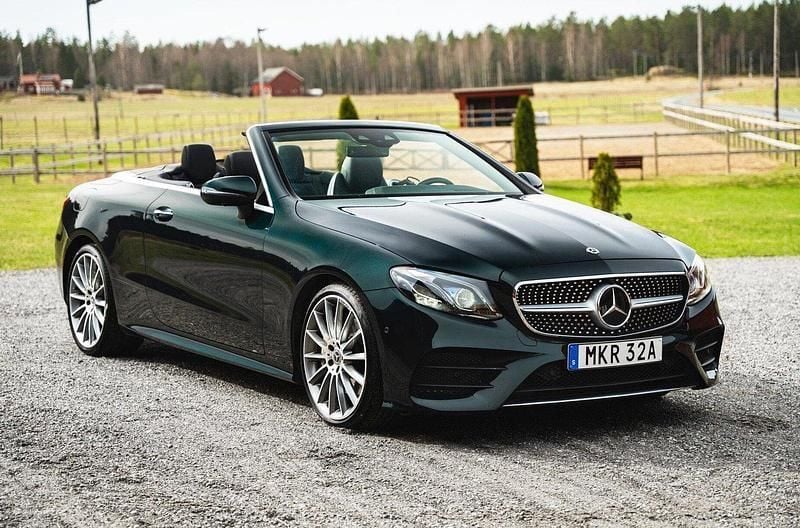 Grön Begagnad 2019 Mercedes E300 AMG line Cab | 485 000 kr (Marknadspris) - Bild 1/4