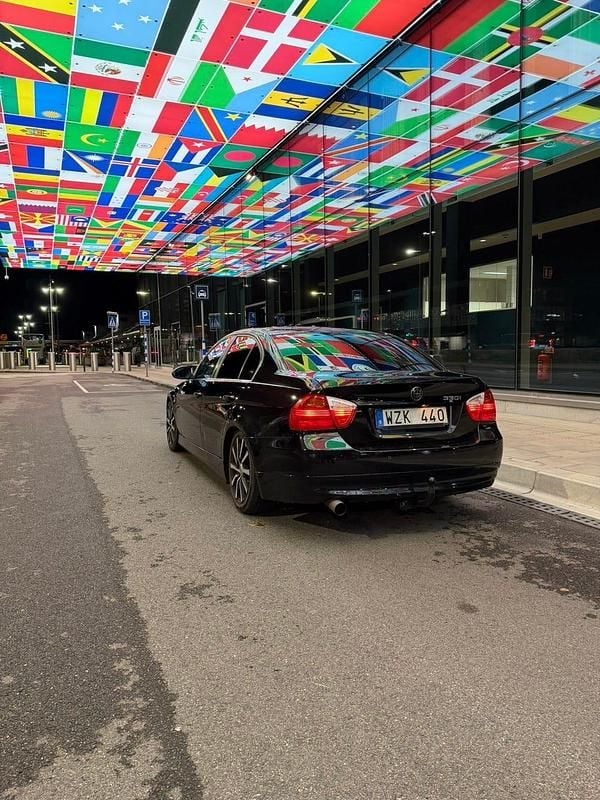 Begagnad BMW 330 258 HK (189 kW) 2006 Black sapphire metallic Sedan