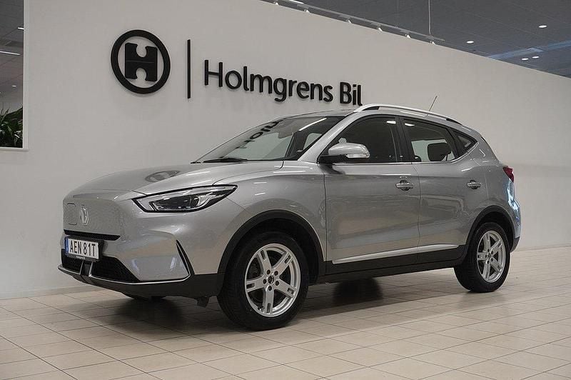 Grå Begagnad 2022 MG ZS Comfort Sedan | 219 900 kr - Bild 1/4