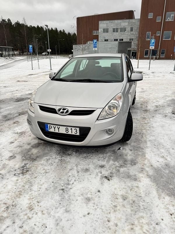 Begagnad 2012 Hyundai i20 Halvkombi | 38 000 kr (Bra pris) - Bild 1/4