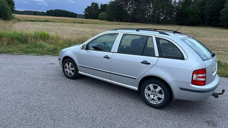 Silver Begagnad 2007 Skoda Fabia Kombi | 20 000 kr (Marknadspris) - Bild 1/4