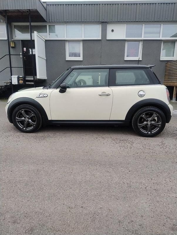 Begagnad Mini Cooper 184 HK (135 kW) 2010 Vit Halvkombi