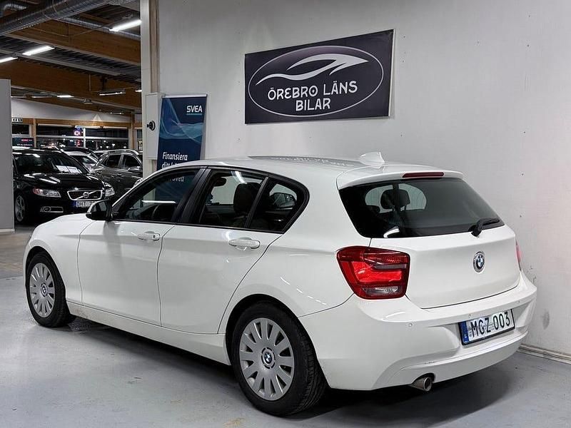 Begagnad BMW 116 116 HK (85 kW) 2012 Vit Halvkombi